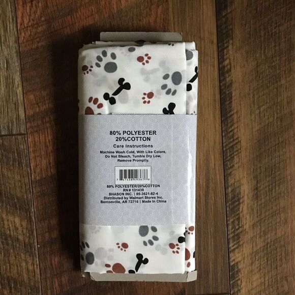 2 Yards Fabic cut polyester cotton dog print bones paw prints New in package - Picture 2 of 2